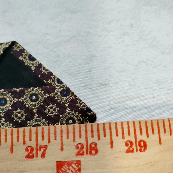 Countess Mara Silk Necktie Tie Geometric Medallion Pattern 56x4 - Picture 6 of 10